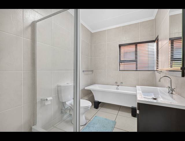 2 BEDROOM APARTMENT FOR SALE IN DOUGLASDALE